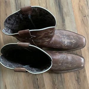 Ariat cowgirl boots